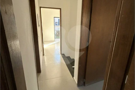 Casa à venda com 3 quartos, sendo 1 suíte, no condomínio Marselha VI, São Roque - SP