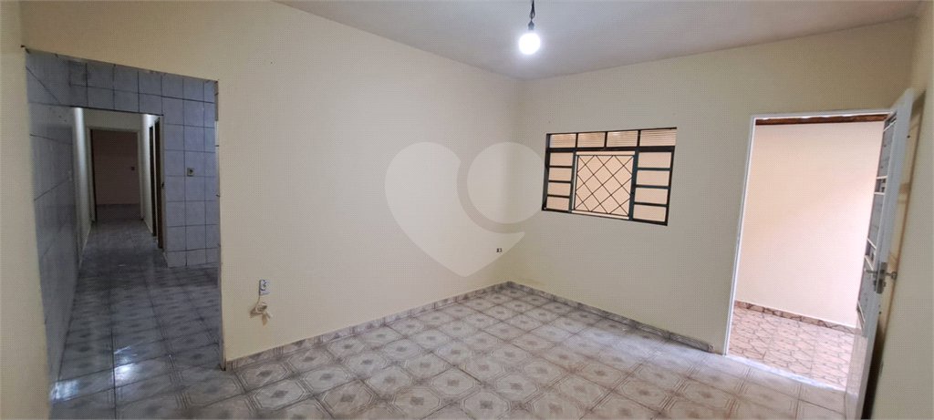 Casa ampla em bairro tranquilo – excelente oportunidade para morar ou investir!