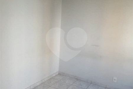Apartamento no Condomínio Residencial Jardim das Torres.