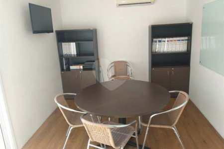 Conjunto comercial duplex à venda na Aclimação. Andar inteiro, puro charme!