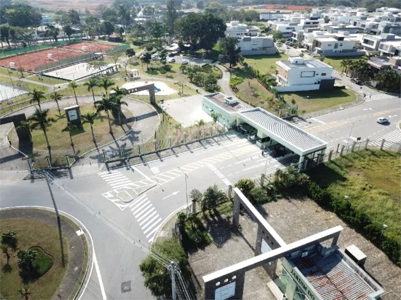 CASA A VENDA, CONDOMINIO FECHADO JARDIM DO GOLDE 3, 4 SUÍTES E 3 VAGAS DE GARAGEM, SJC/SP