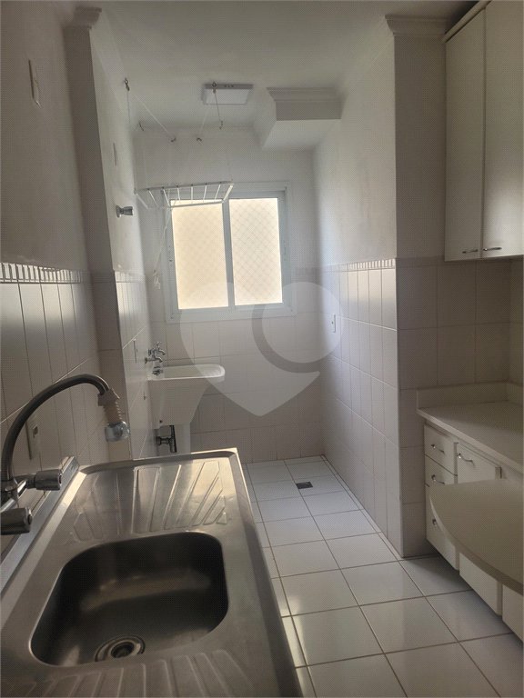 Indaiatuba - Venda - Apartamento no Condomínio Portal das Flores com 64 m², 3 dorms, sendo 2 com armários planejados, , WC social, cozinha planejada e totalmente integrada com a lavanderia, varanda, , 02 vagas de garagem. Excelente localização, a poucos metros do Shopping Polo, mercados, padaria,