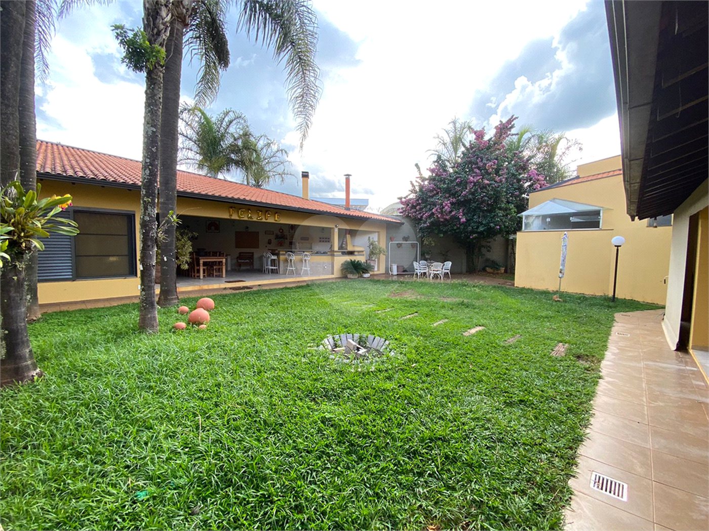 Casa térrea no Condomínio Parque Faber I
