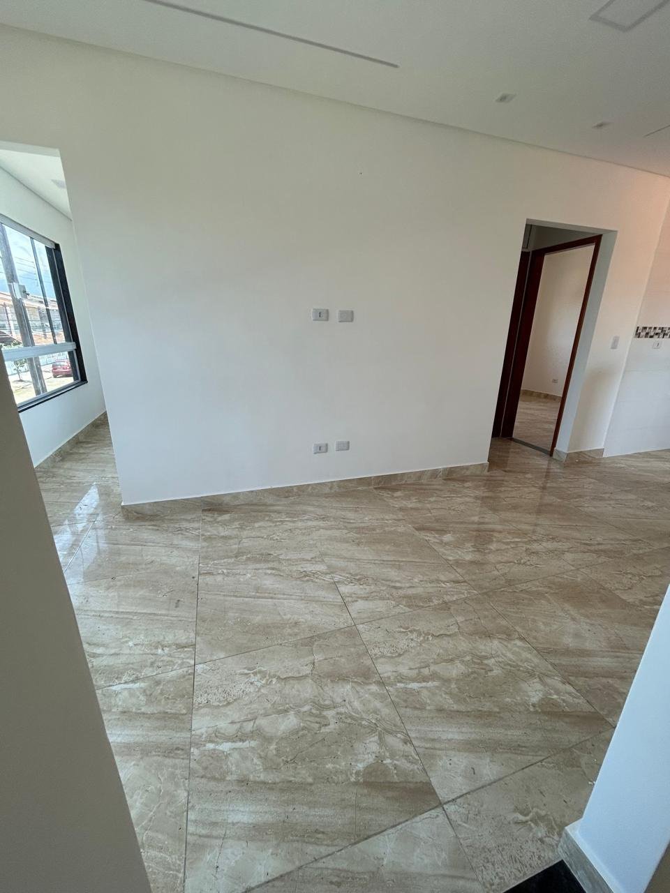 Duplex à venda com 2 quartos, sendo 1 suíte, apenas 400m Mar