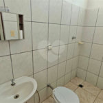 ?Oportunidade Única em São Carlos: Salão Comercial + Casa Independente nos Fundos – Ideal para Investidores!