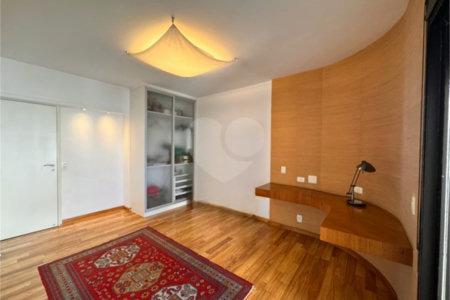 Higienópolis: Apartamento de 350 m2, 4 suítes, 5 vagas.