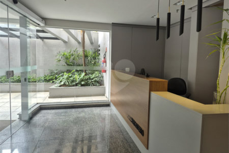 Sala comercial para venda ou locação na Brig.ís Antônio entre Paulista e Parque do Ibirapuera, 70 m², duas vagas de garagem