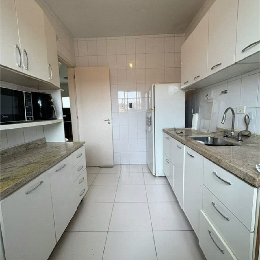 Casa à venda com 3 quartos, sendo 1 suíte, no condomínio New Village, Cotia - SP