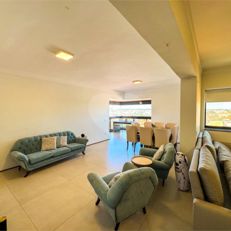 Apartamento à Venda no Centro de São Carlos - com 3 Suítes.