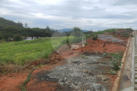 Terrenos de 300 metros em condomínio fechado e prontos para construir na região de Atibaia