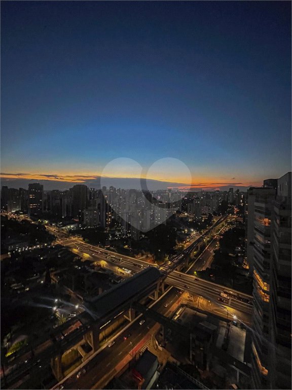 Apartamento porteira fechada com vista para a Ponte Estaiada no Campo Belo