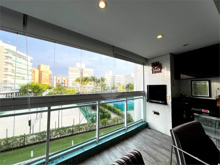 Apartamento à venda com 3 quartos, sendo 1 suíte, em Riviera de São Lourenço, Bertioga, SP