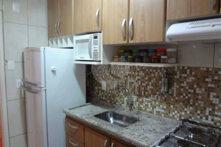 Apartamento no Condomínio Residencial Ipê I .