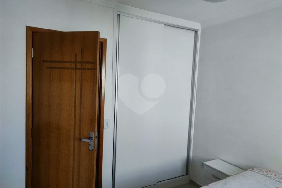 Vende-se Sobrado com 2 Suítes em Condomínio Fechado – Vila Ré