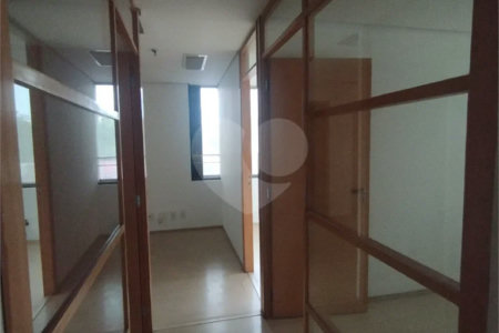 Sala comercial para locação no Jardim Paulista, 90 m², 2 garagens