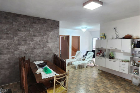 Casa à Venda - Estância Lagoa Dourada, Brotas-SP