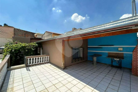 Casa à venda na Vila Galvão, com 210 m²