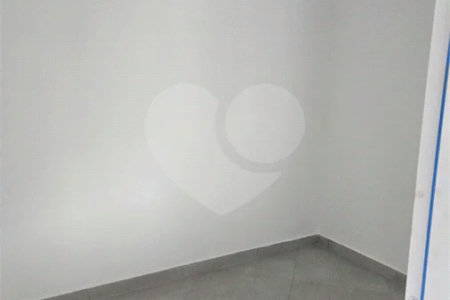 Apartamento com 48m², distribuídos em 2 dormitórios, sala, cozinha e 1 banheiro.