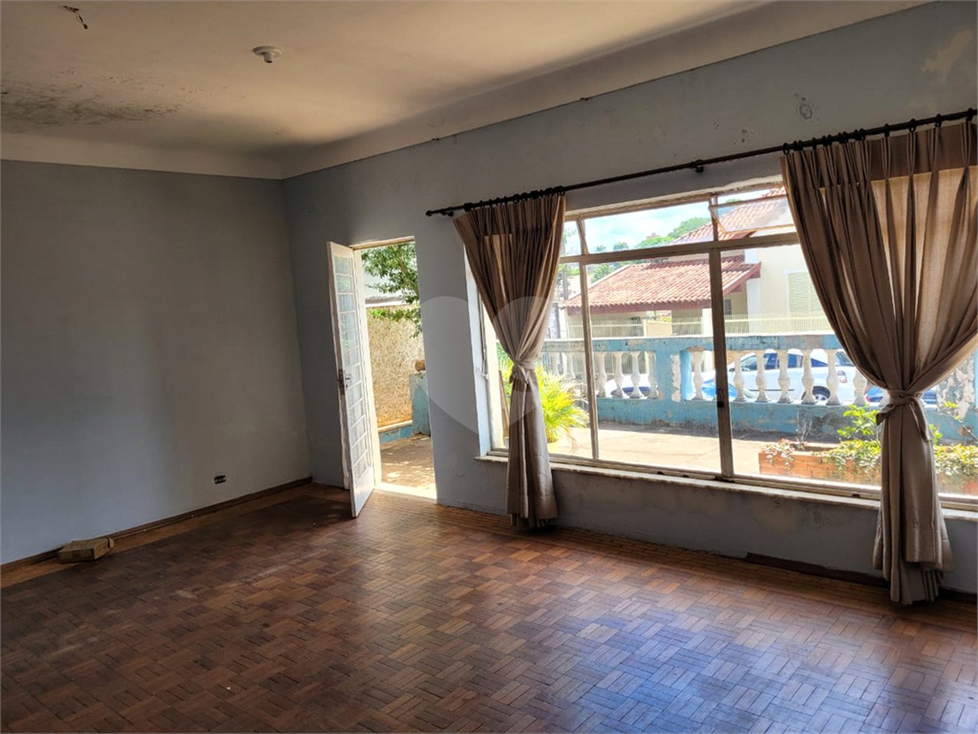 Casa Térrea com 3 dormitórios.