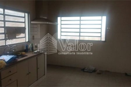 Casa térrea com 2 dormitórios.
