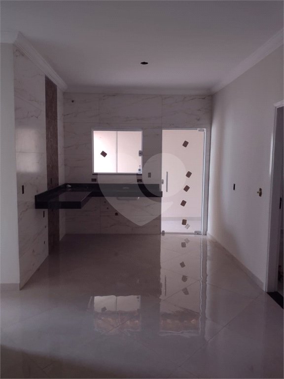 Casa Térrea com 3 dormitórios, sendo 1 suíte.