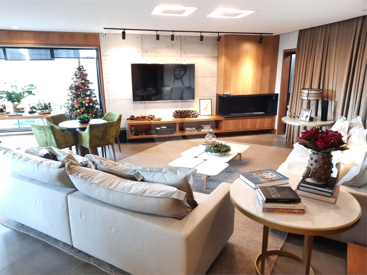 Apartamento de 257m² a venda em Moema, reformado, 4 dorms, 3 suítes, fora de rota,, 4 vagas