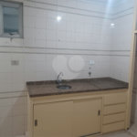 Apartamento super bem localizado, com 01 dormitório e armário embutido