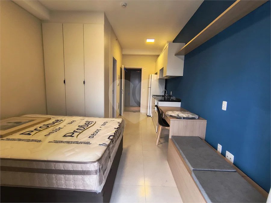 Studio completo, em frente ao Metro Borba Gato.