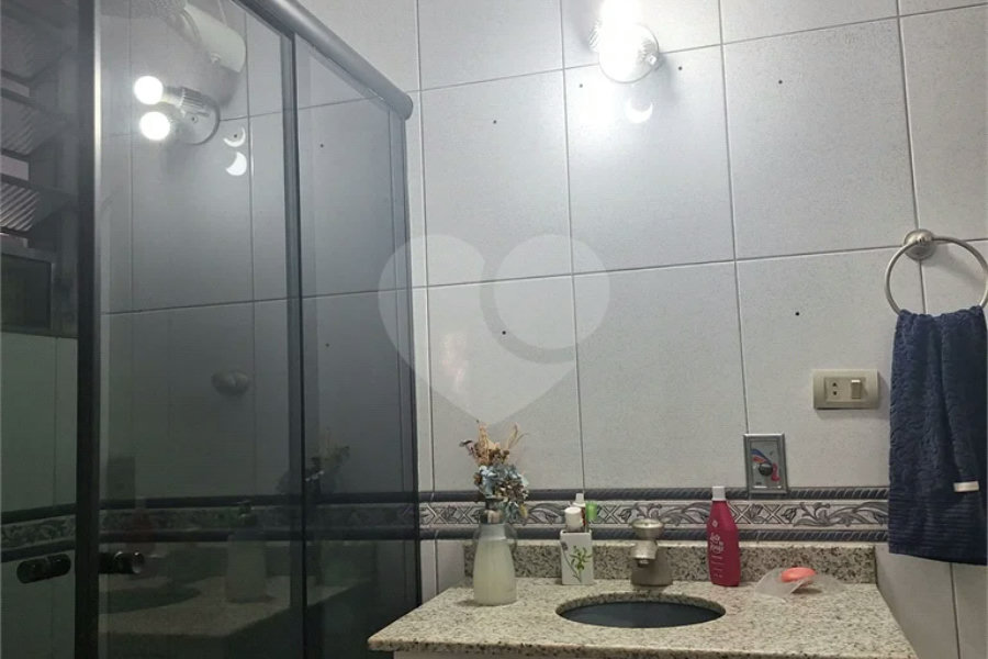 118 metros quadrados. Apartamento enxuto, andar térreo. sem lazer. Condomínio baixíssimo.