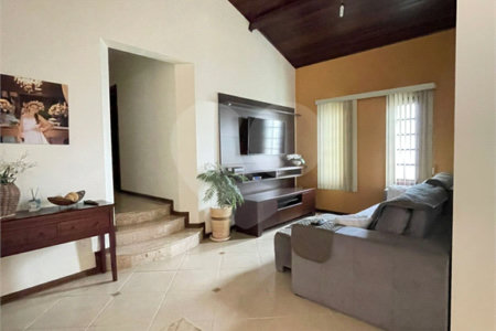 Linda casa térrea com 3 quartos sendo duas com suíte e uma com banheira de hidromassagem.
