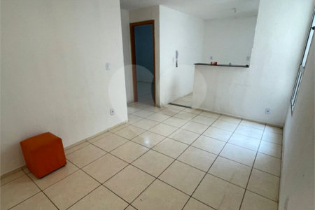 Apartamento no Condomínio Mont Everest .