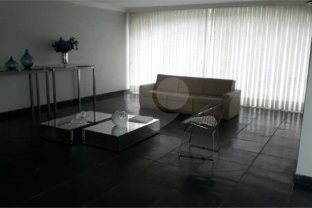 Venda apartamento 2 dormitórios, vaga de garagem fixa, lazer completo. Campo Belo. SP.