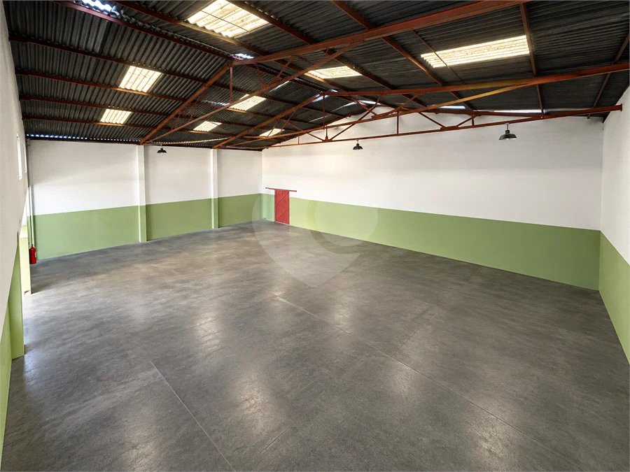 Galpão comercial/industrial com 627 m² no Bairro Planalto, em São Bernardo do Campo, próximo à Via Anchieta, com piso fabril, escritórios e mezanino.