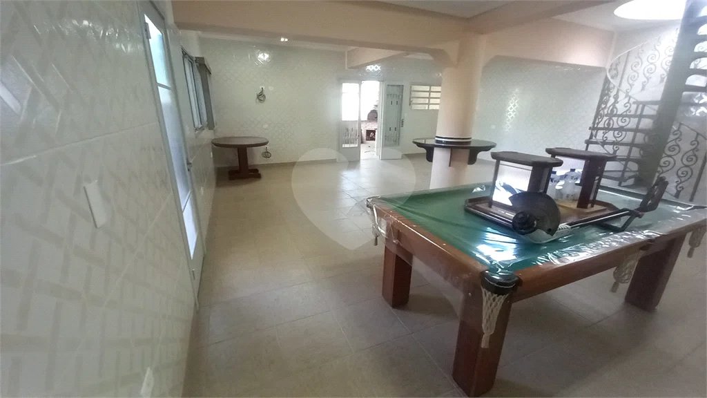 Sobrado no Tremembé com 5 dormitórios, 3 suites com hydro, closed, e varanda, sala ampla , com varanda,, quintal, 6 vagas! Abaixo da avaliação.