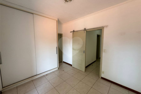 Casa á venda, com 3 dormitórios, no bairro Planalto paraíso em São Carlos.