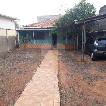 Casa térrea com amplo terreno