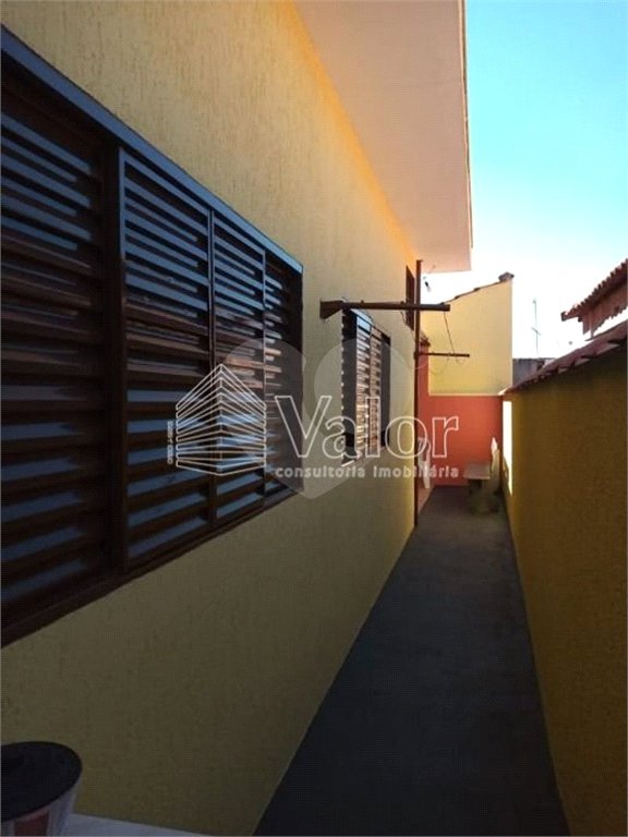 Casa Térrea com 2 dormitórios, sendo 1 suíte.
