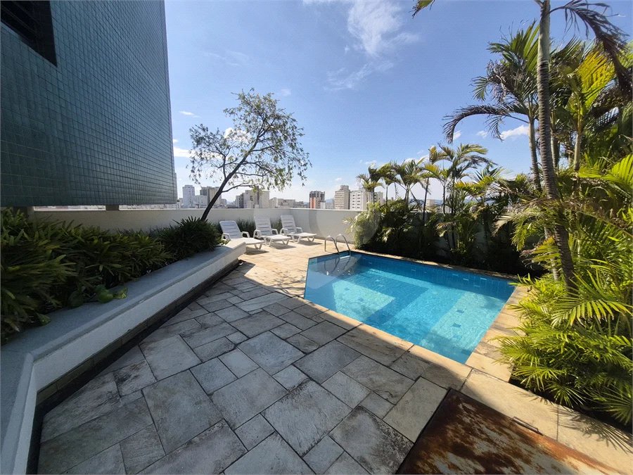 Apartamento 2 quartos, sacada e vaga em Santa Cecília