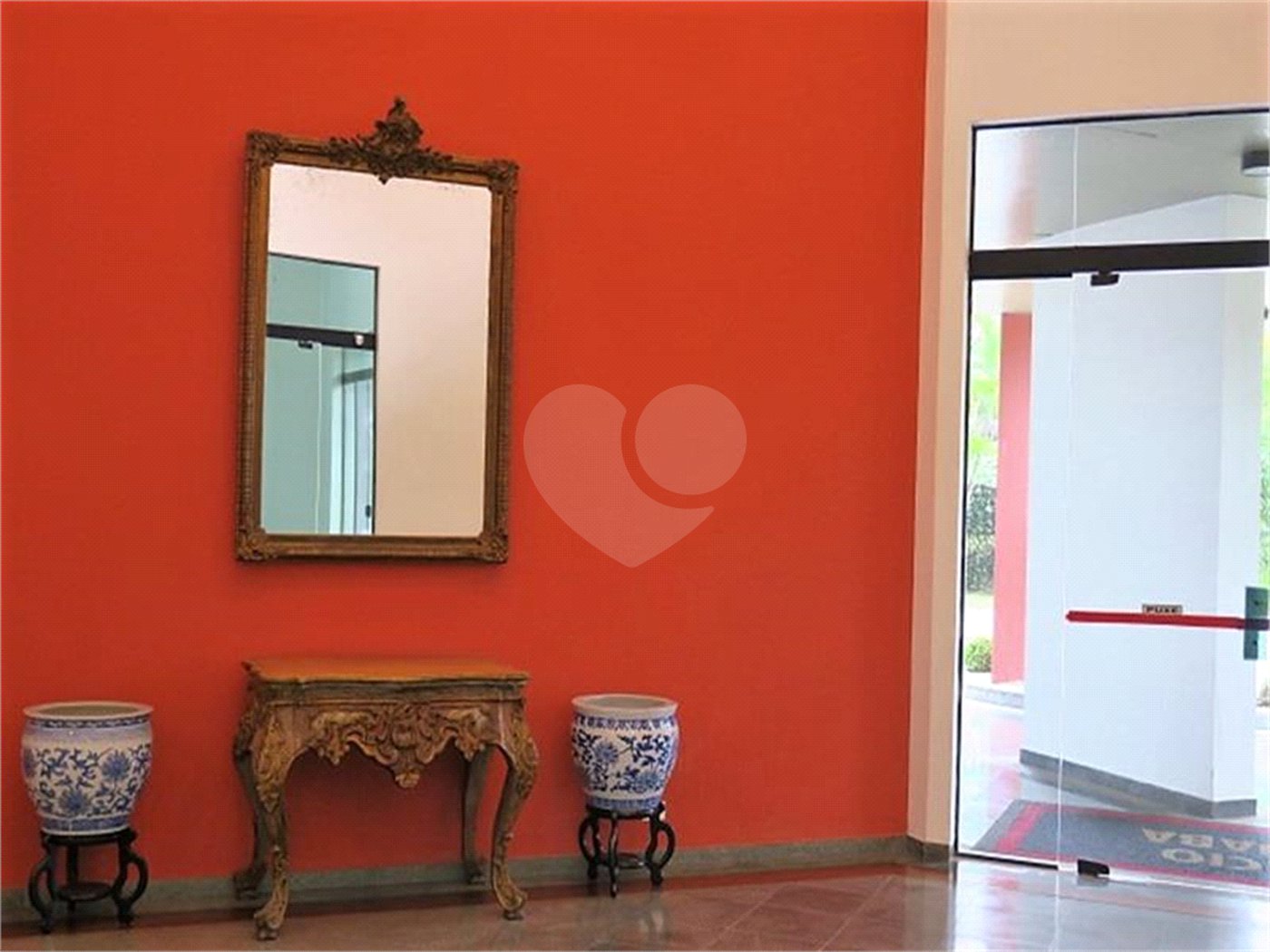 APARTAMENTO UM POR ANDAR!