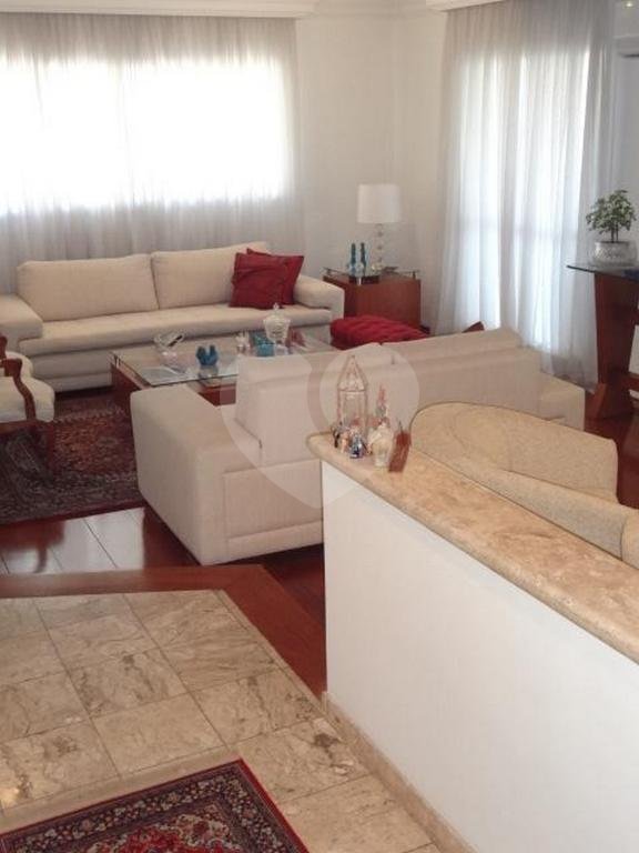 Apartamento em Moema