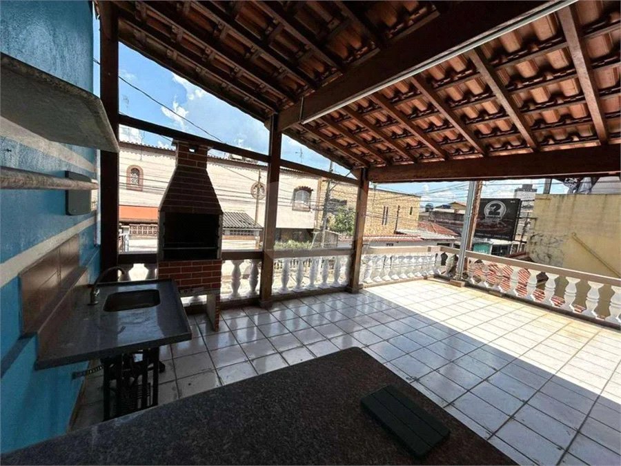 Casa à venda na Vila Galvão, com 210 m²