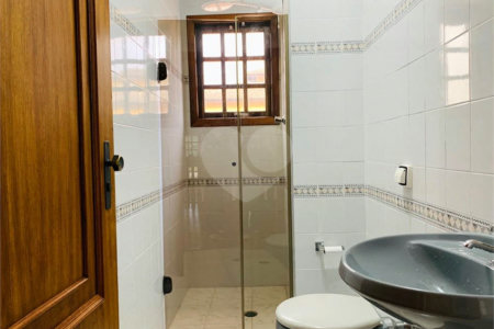 Sobrado à venda com 4 quartos, sendo 3 suítes, em Interlagos, São Paulo, SP