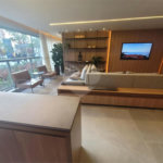 Apartamento na Mooca Vende de 4 dormitórios e 2 suítes ou com 3 suítes e sala ampliada, com área útil de 157,70 m², duas vagas de garagem.Condomínio Com lazer completo.Aceita e estuda Permuta.