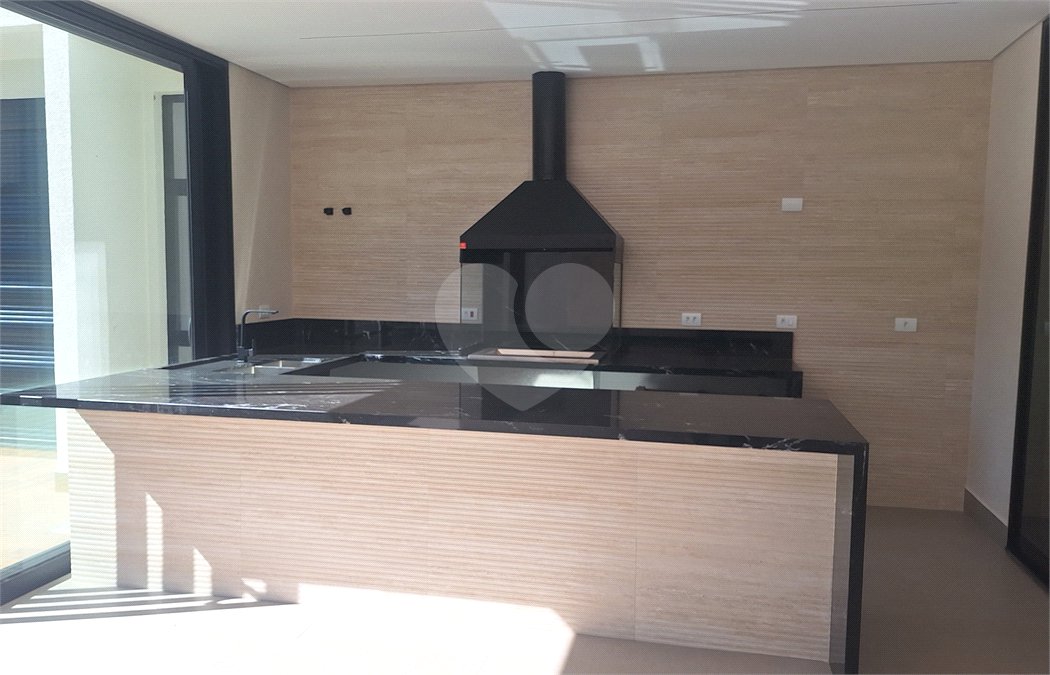 Casa a venda com 04 suítes área gourmet e 6 vagas para autos em condominio fechado Atibaia