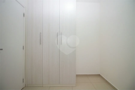 Apartamento com 02 dormitórios, sendo 1 suíte com 02 vagas de garagem