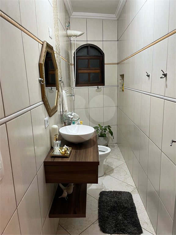Sobrado à Venda na Cidade Líder com Quintal, Jardim e Excelente Localização