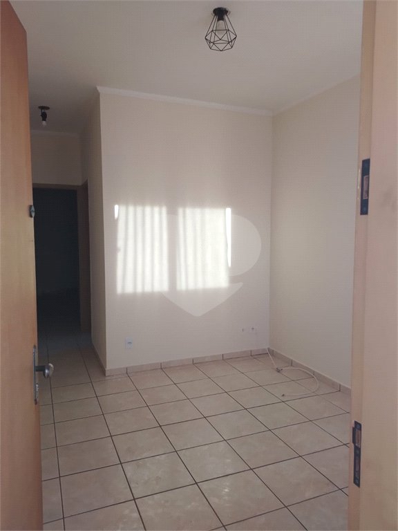 Apartamento à venda no Condomínio Álvaro Dziabas