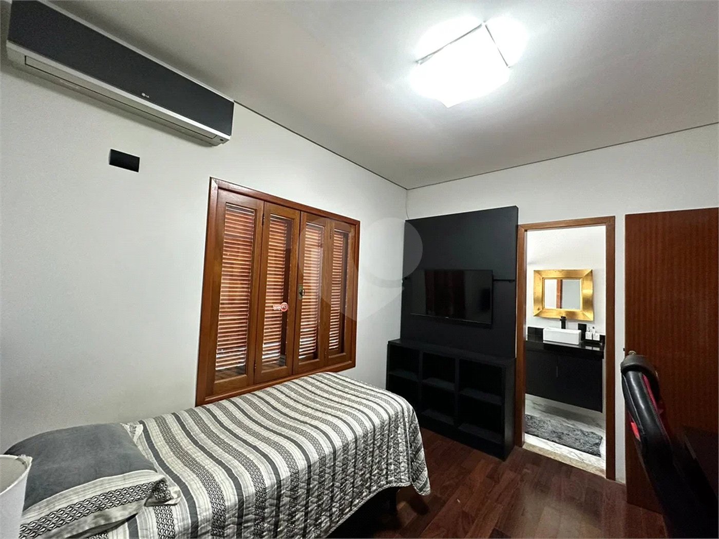 Casa à venda e locação no Condomínio Monte Alegre com 04 suítes.
