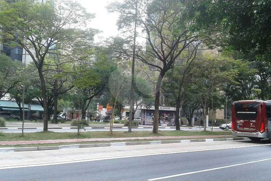 Sala comercial para locação e venda. 204m² AU