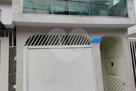 Linda Casa Sobrado a venda no Alto da Mooca com excelente acabamento, semi mobiliada com 2 suítes